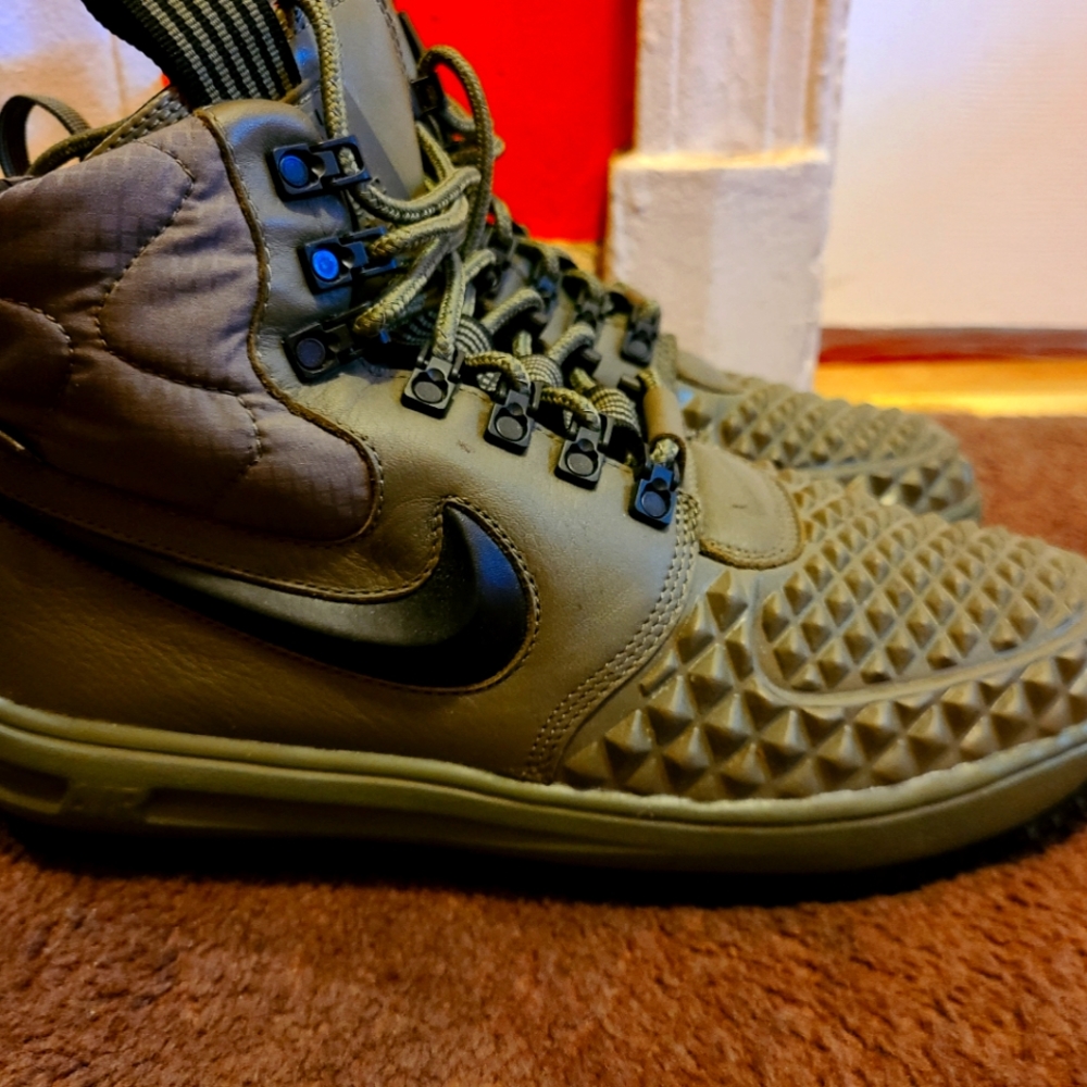 NIKE SHOES